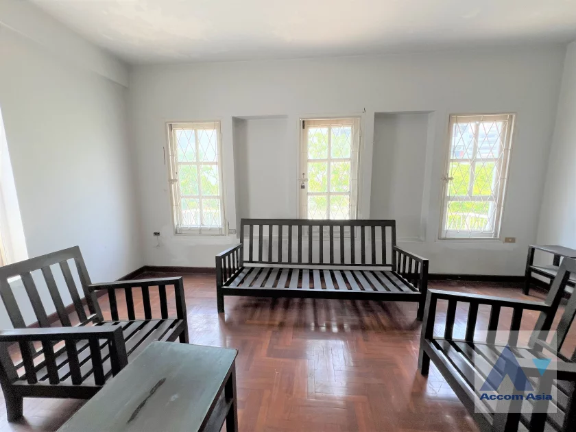 6  Townhouse for rent and sale in Silom ,Bangkok BTS Chong Nonsi AA46111