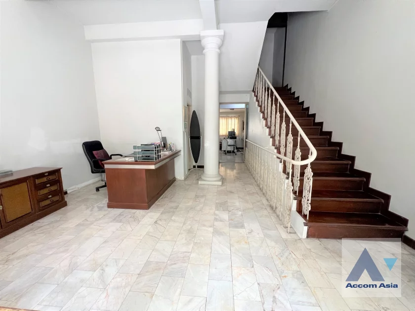 Home Office, Corner Unit townhouse for sale in Silom, Bangkok Code AA46111
