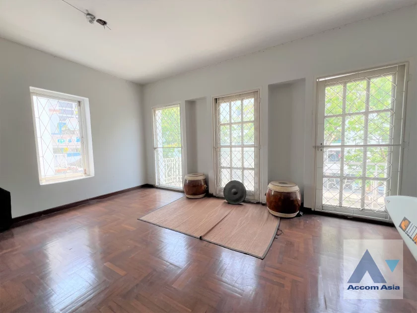 8  Townhouse for rent and sale in Silom ,Bangkok BTS Chong Nonsi AA46111