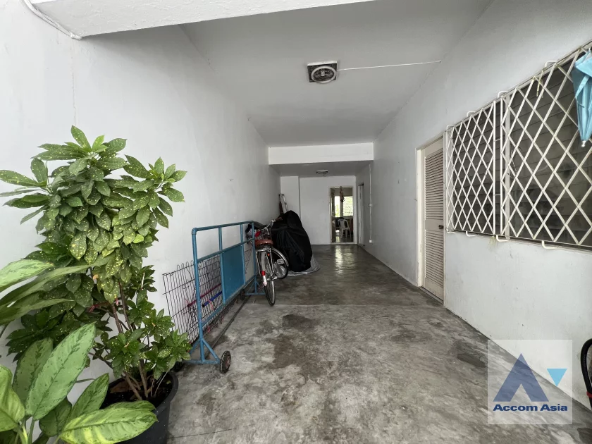 10  Townhouse for rent and sale in Silom ,Bangkok BTS Chong Nonsi AA46111