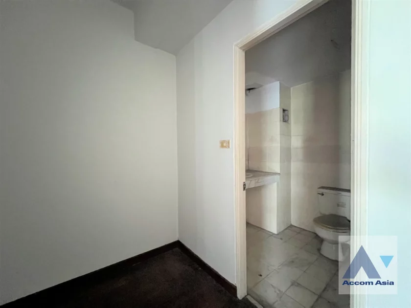 9  Townhouse for rent and sale in Silom ,Bangkok BTS Chong Nonsi AA46111