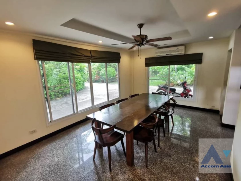 unit 3 Bedrooms  House For Rent in Sukhumvit, Bangkok  near BTS Asok (AA46118)