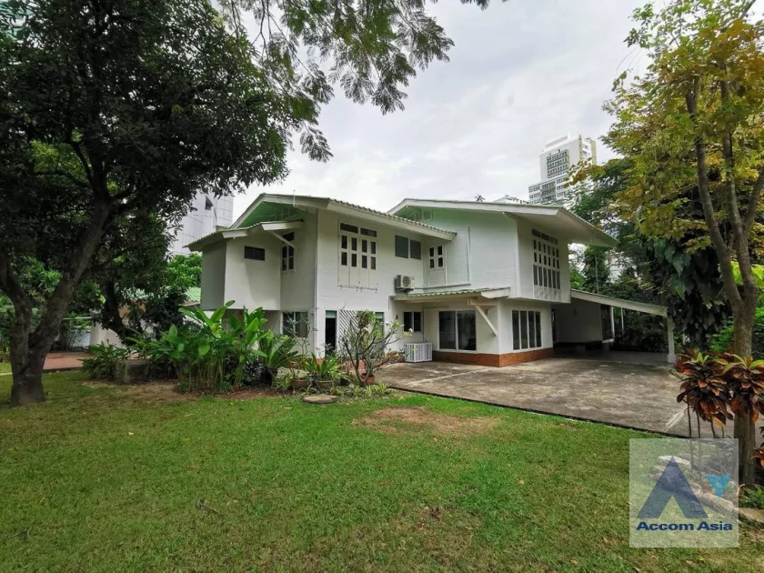 unit 3 Bedrooms  House For Rent in Sukhumvit, Bangkok  near BTS Asok (AA46118)