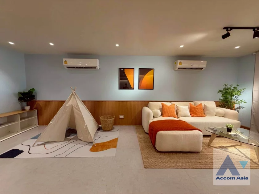  2  4 br Townhouse for rent and sale in Sukhumvit ,Bangkok  AA46119