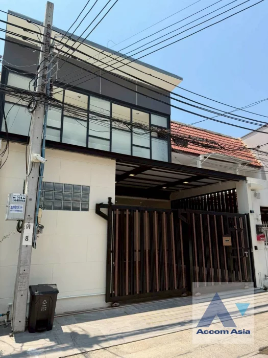  2  4 br Townhouse For Rent in Sukhumvit ,Bangkok  AA46119