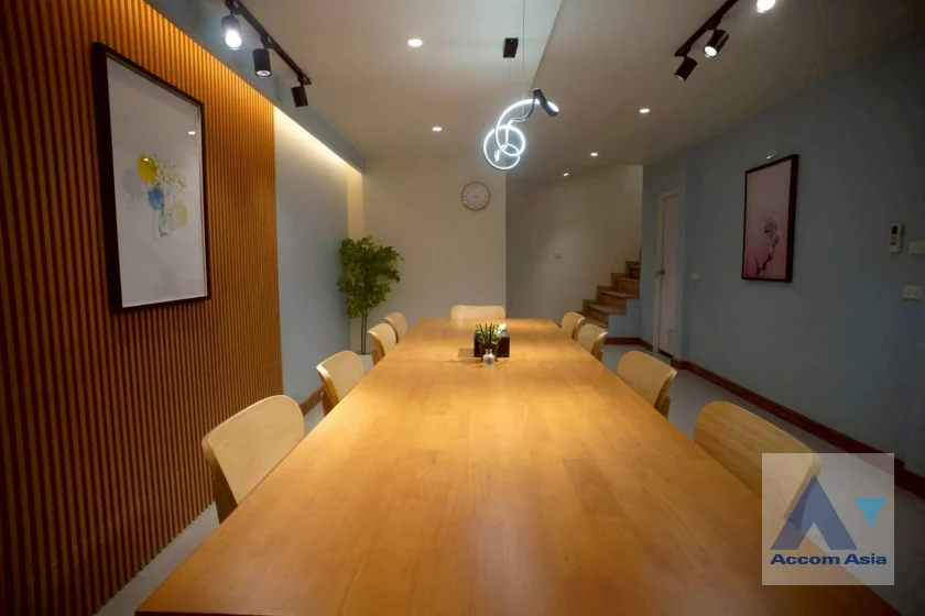 6  4 br Townhouse for rent and sale in Sukhumvit ,Bangkok  AA46119