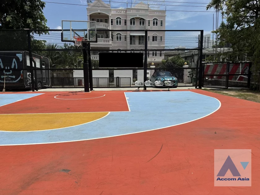  1  Land for rent and sale in Sukhumvit ,Bangkok BTS Ekkamai AA46134