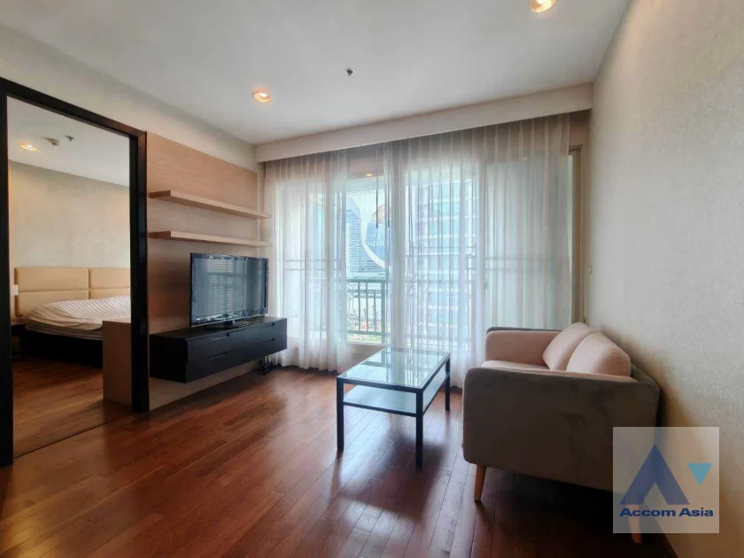 unit 2 Bedrooms  Condominium For Rent in Ploenchit, Bangkok  near BTS Chitlom (AA46135)