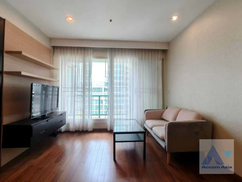 unit 2 Bedrooms  Condominium For Rent in Ploenchit, Bangkok  near BTS Chitlom (AA46135)
