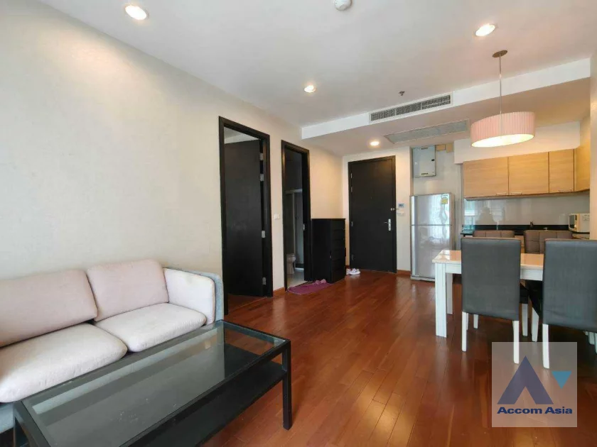 unit 2 Bedrooms  Condominium For Rent in Ploenchit, Bangkok  near BTS Chitlom (AA46135)