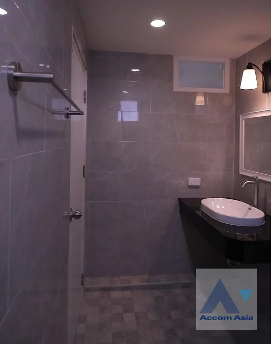 36  4 br House For Rent in Ratchadaphisek ,Bangkok BTS Ratchayothin AA46144