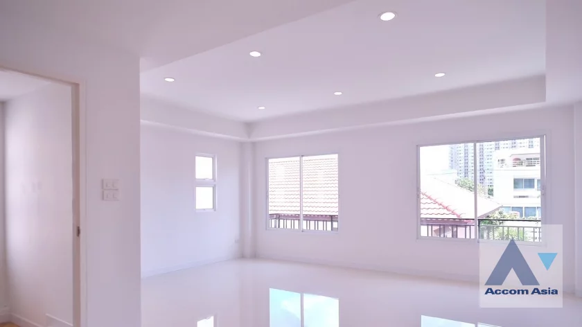 6  4 br House For Rent in Ratchadaphisek ,Bangkok BTS Ratchayothin AA46144