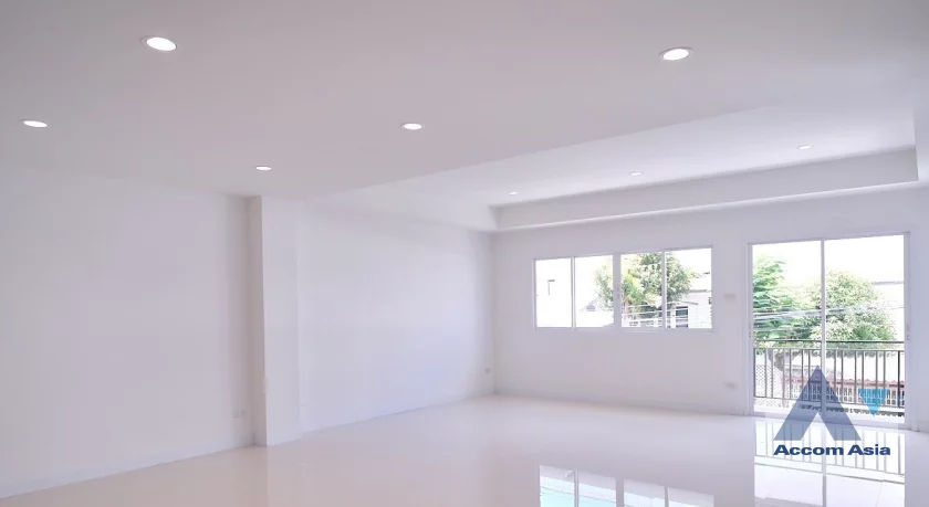 21  4 br House For Rent in Ratchadaphisek ,Bangkok BTS Ratchayothin AA46144