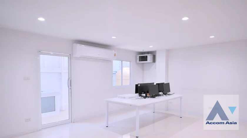 17  4 br House For Rent in Ratchadaphisek ,Bangkok BTS Ratchayothin AA46144