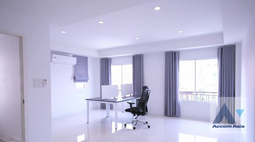 8  4 br House For Rent in Ratchadaphisek ,Bangkok BTS Ratchayothin AA46144