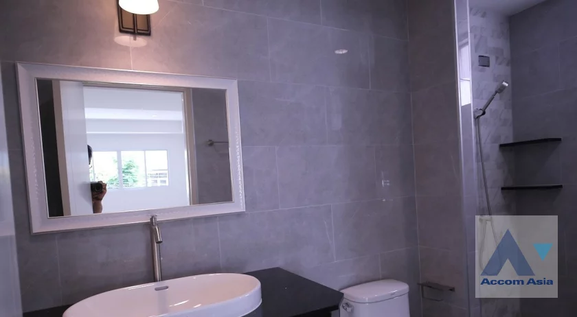 37  4 br House For Rent in Ratchadaphisek ,Bangkok BTS Ratchayothin AA46144