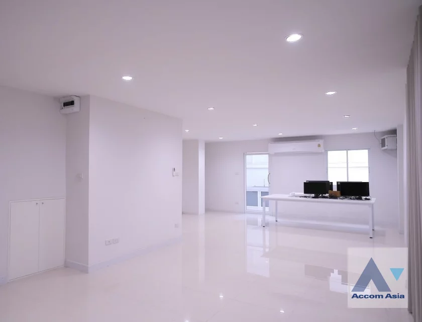 7  4 br House For Rent in Ratchadaphisek ,Bangkok BTS Ratchayothin AA46144