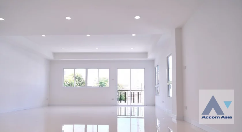  1  4 br House For Rent in Ratchadaphisek ,Bangkok BTS Ratchayothin AA46144