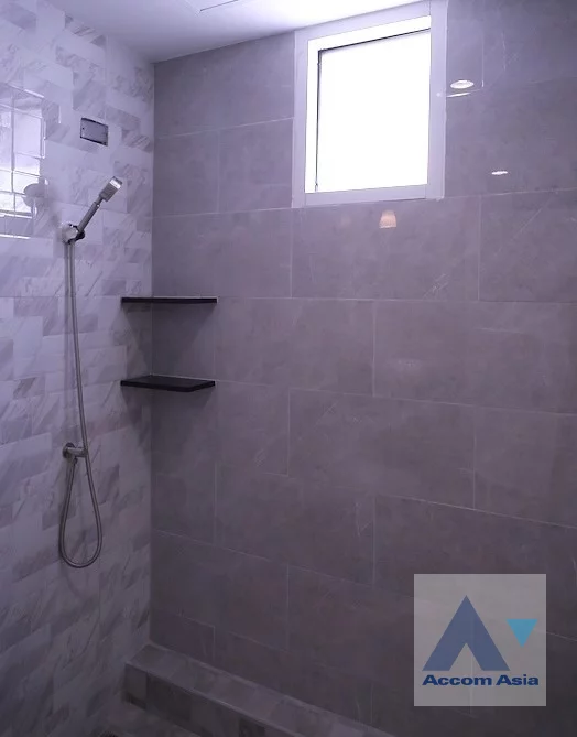 40  4 br House For Rent in Ratchadaphisek ,Bangkok BTS Ratchayothin AA46144