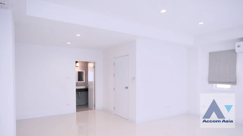 25  4 br House For Rent in Ratchadaphisek ,Bangkok BTS Ratchayothin AA46144