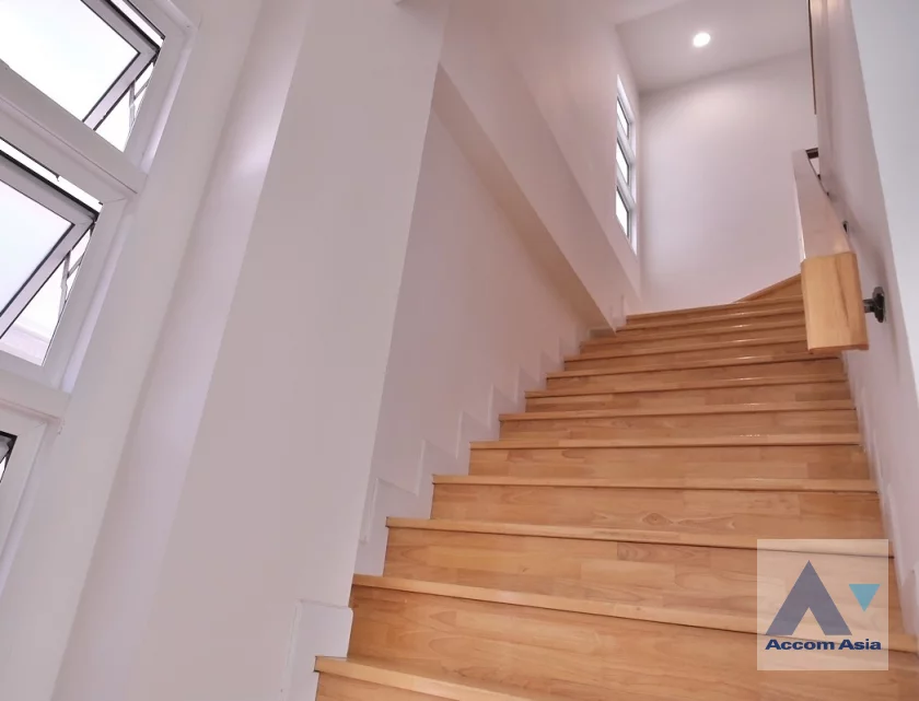 23  4 br House For Rent in Ratchadaphisek ,Bangkok BTS Ratchayothin AA46144
