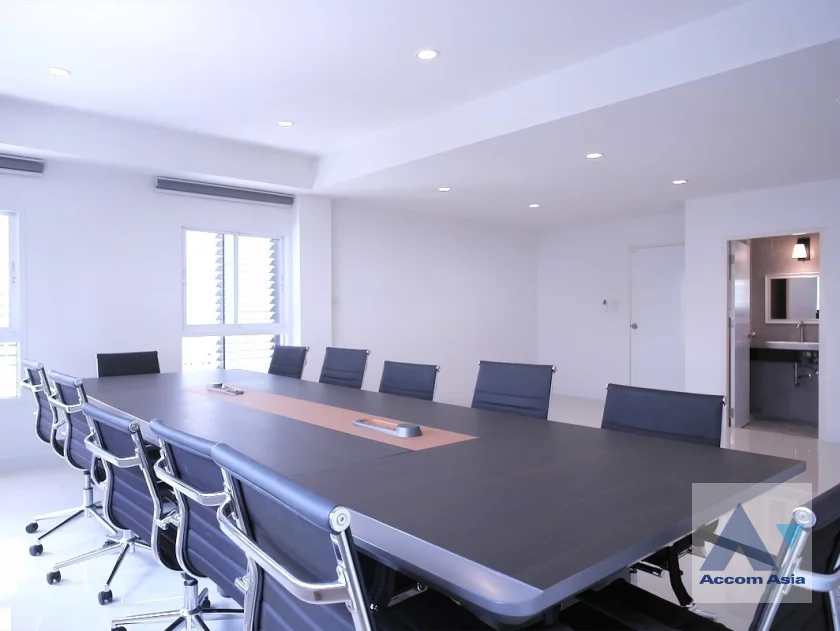 10  4 br House For Rent in Ratchadaphisek ,Bangkok BTS Ratchayothin AA46144