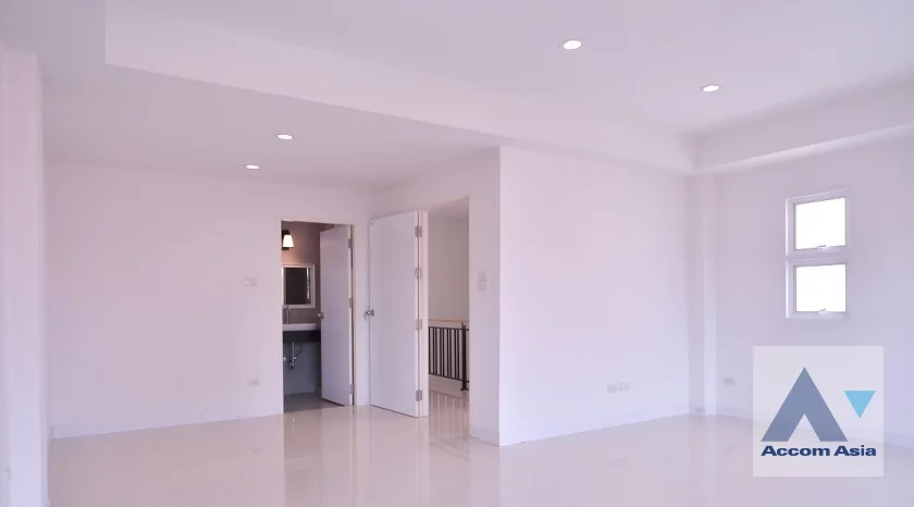 24  4 br House For Rent in Ratchadaphisek ,Bangkok BTS Ratchayothin AA46144