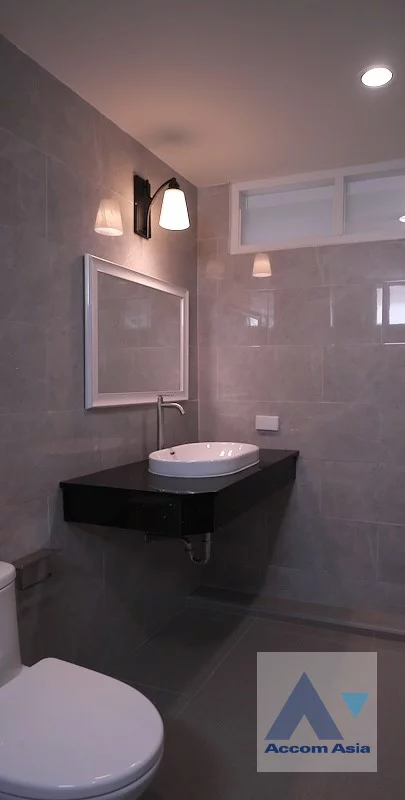 35  4 br House For Rent in Ratchadaphisek ,Bangkok BTS Ratchayothin AA46144
