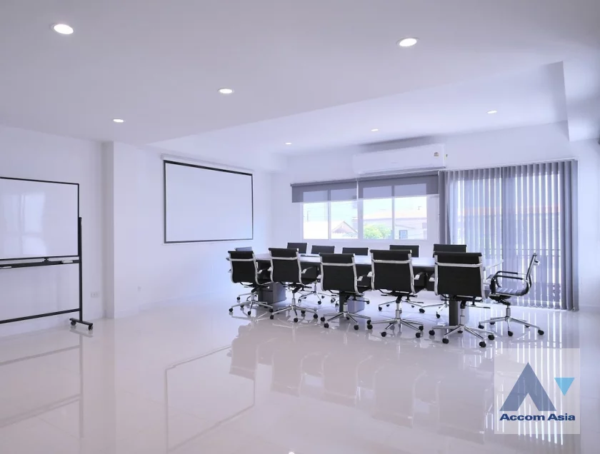  1  4 br House For Rent in Ratchadaphisek ,Bangkok BTS Ratchayothin AA46144