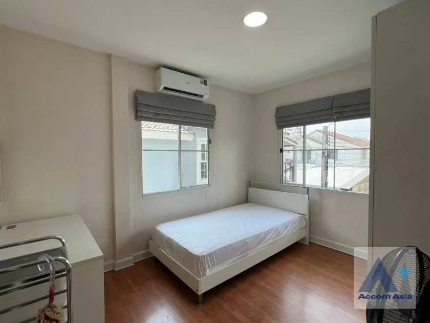 9  3 br House For Rent in Pattanakarn ,Bangkok ARL Ban Thap Chang at Mantana Onnut-Wongwaen 1 AA46156