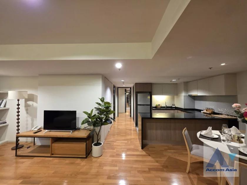 unit 2 Bedrooms  Apartment For Rent in Sukhumvit, Bangkok  near BTS Phrom Phong (AA46162)