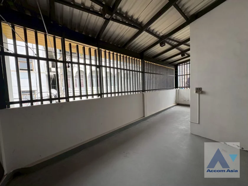 14  3 br House For Rent in Ploenchit ,Bangkok MRT Hua Lamphong AA46172