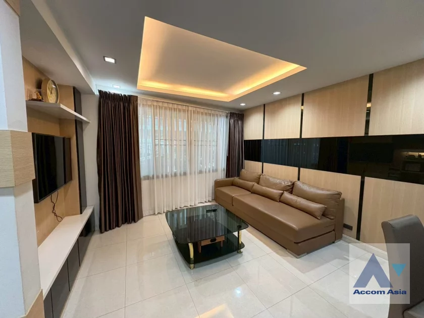  2  3 br House For Rent in Ploenchit ,Bangkok MRT Hua Lamphong AA46172