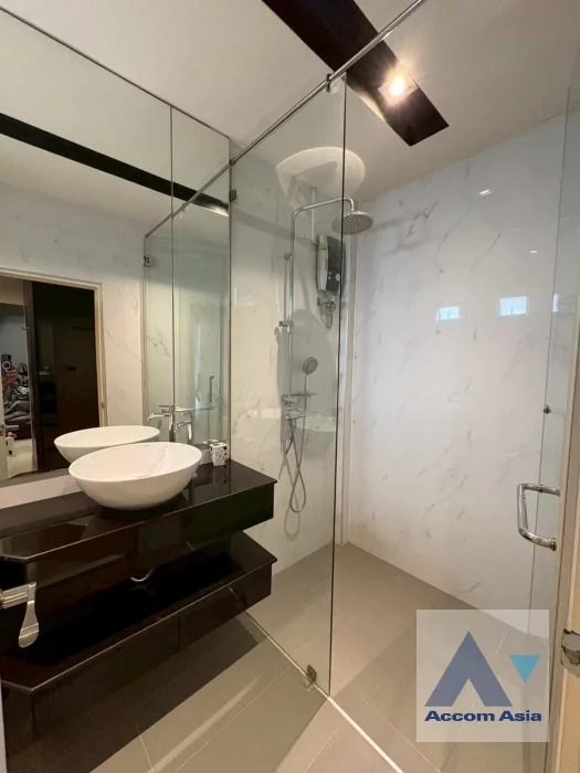 12  3 br House For Rent in Ploenchit ,Bangkok MRT Hua Lamphong AA46172
