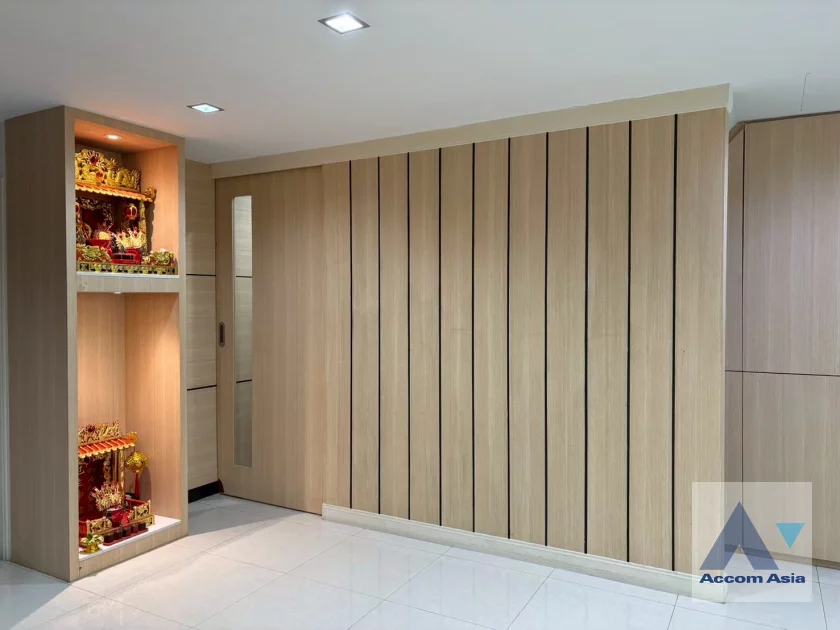 6  3 br House For Rent in Ploenchit ,Bangkok MRT Hua Lamphong AA46172