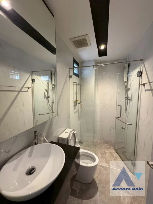 13  3 br House For Rent in Ploenchit ,Bangkok MRT Hua Lamphong AA46172