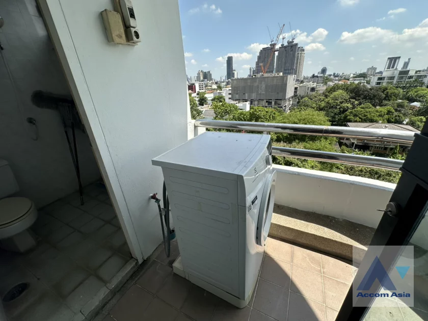 20  4 br Apartment for rent and sale in Sukhumvit ,Bangkok BTS Ekkamai at High-Rise Living with a Large Balcony Apartment in Ekkamai AA46173