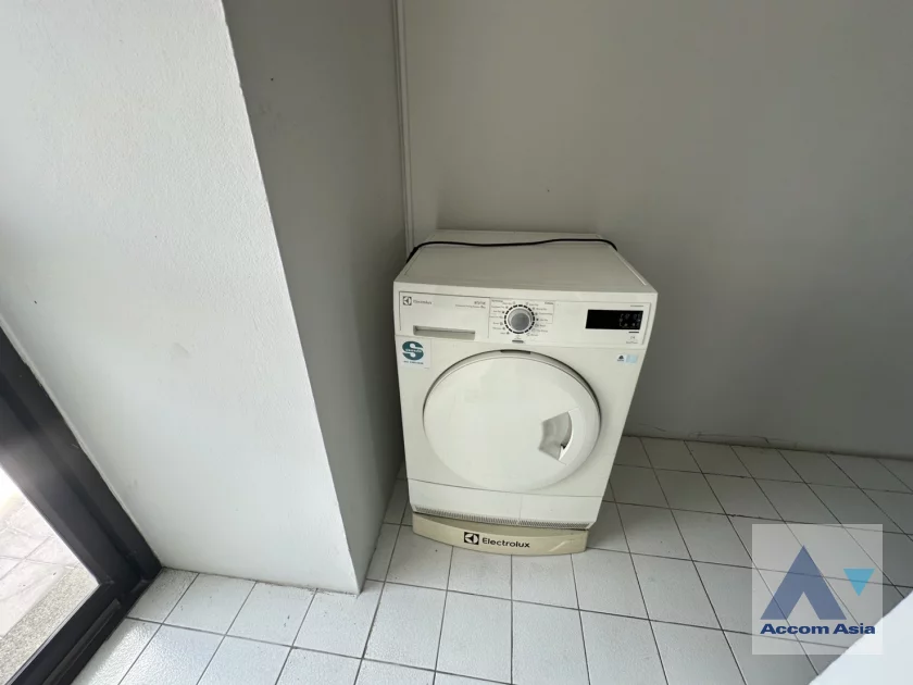 21  4 br Apartment for rent and sale in Sukhumvit ,Bangkok BTS Ekkamai at High-Rise Living with a Large Balcony Apartment in Ekkamai AA46173