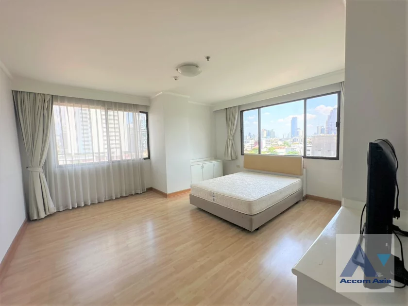 10  4 br Apartment for rent and sale in Sukhumvit ,Bangkok BTS Ekkamai at High-Rise Living with a Large Balcony Apartment in Ekkamai AA46173