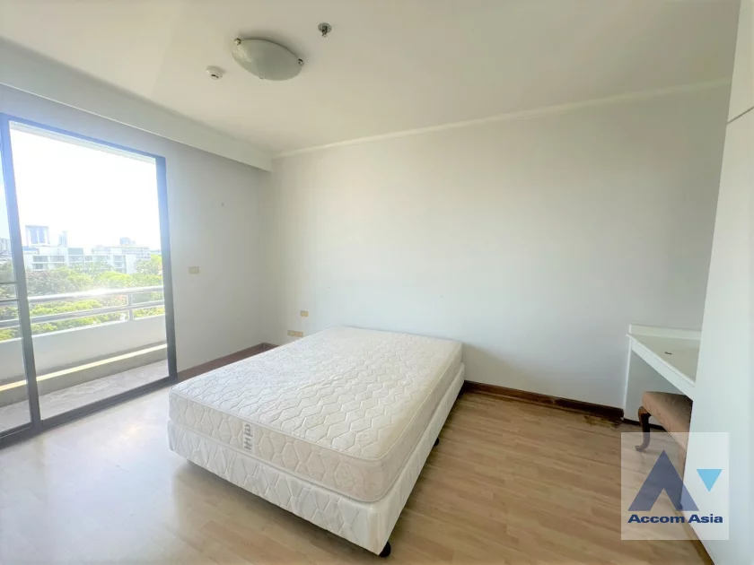 12  4 br Apartment for rent and sale in Sukhumvit ,Bangkok BTS Ekkamai at High-Rise Living with a Large Balcony Apartment in Ekkamai AA46173