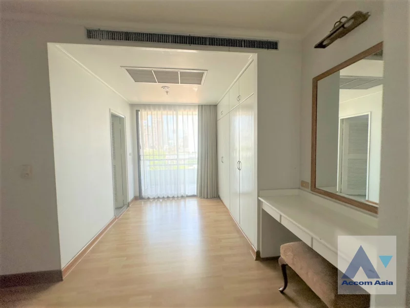 9  4 br Apartment for rent and sale in Sukhumvit ,Bangkok BTS Ekkamai at High-Rise Living with a Large Balcony Apartment in Ekkamai AA46173