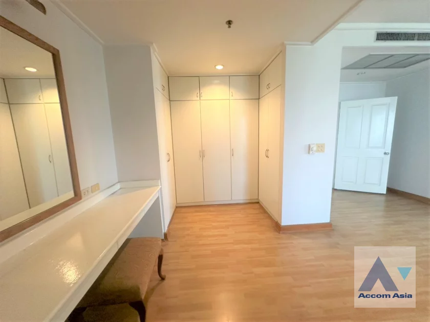 13  4 br Apartment for rent and sale in Sukhumvit ,Bangkok BTS Ekkamai at High-Rise Living with a Large Balcony Apartment in Ekkamai AA46173