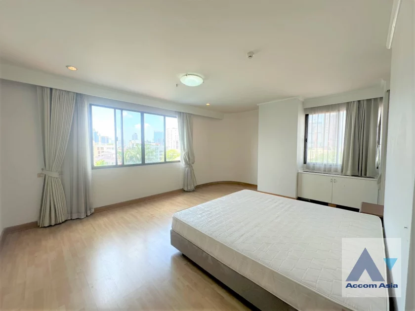 11  4 br Apartment for rent and sale in Sukhumvit ,Bangkok BTS Ekkamai at High-Rise Living with a Large Balcony Apartment in Ekkamai AA46173