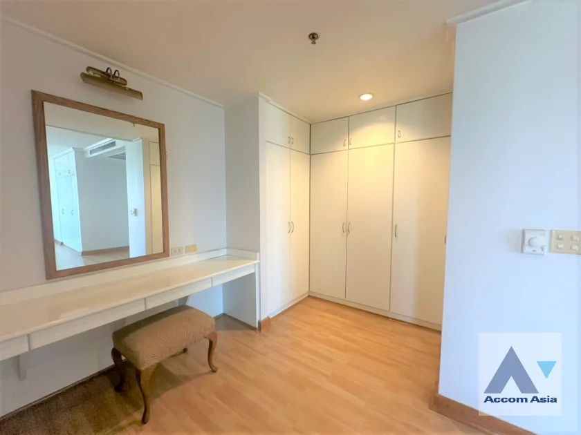 15  4 br Apartment for rent and sale in Sukhumvit ,Bangkok BTS Ekkamai at High-Rise Living with a Large Balcony Apartment in Ekkamai AA46173
