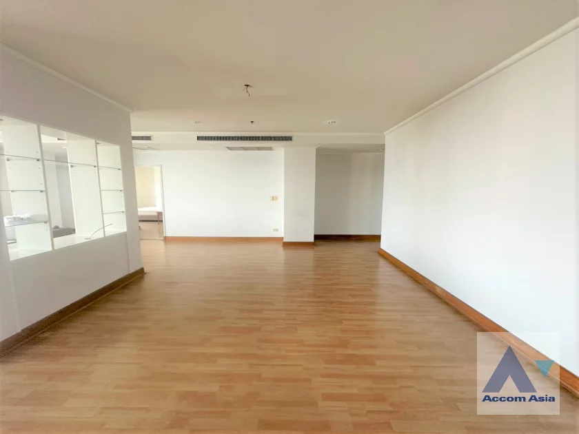 7  4 br Apartment for rent and sale in Sukhumvit ,Bangkok BTS Ekkamai at High-Rise Living with a Large Balcony Apartment in Ekkamai AA46173