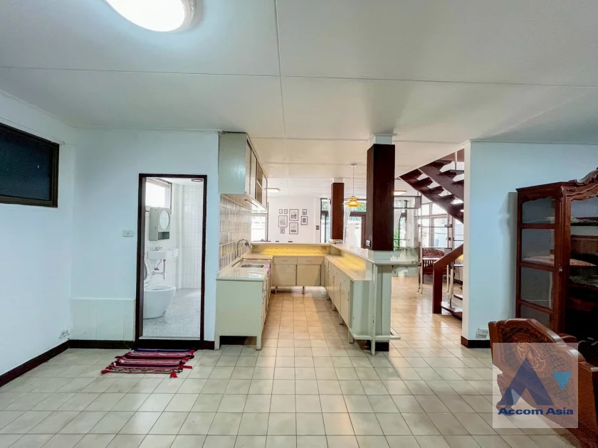 5  3 br House for rent and sale in Ploenchit ,Bangkok MRT Lumphini AA46186