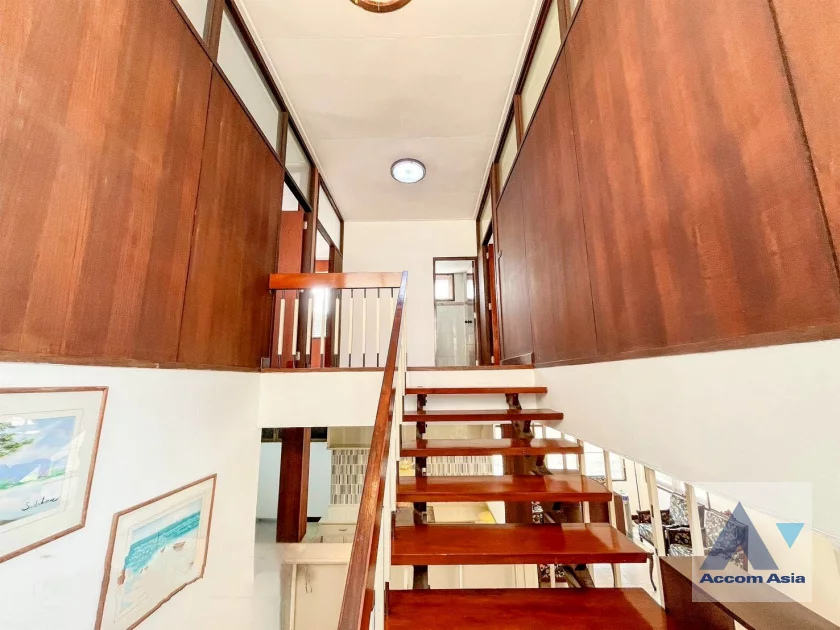 9  3 br House for rent and sale in Ploenchit ,Bangkok MRT Lumphini AA46186