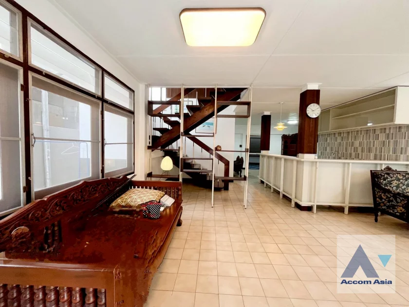  1  3 br House for rent and sale in Ploenchit ,Bangkok MRT Lumphini AA46186