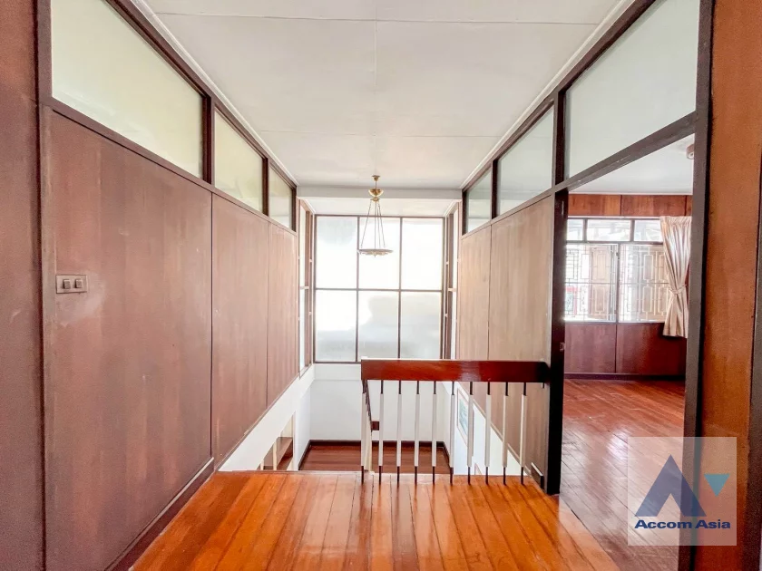 10  3 br House for rent and sale in Ploenchit ,Bangkok MRT Lumphini AA46186