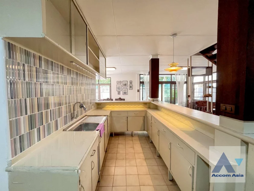 7  3 br House for rent and sale in Ploenchit ,Bangkok MRT Lumphini AA46186